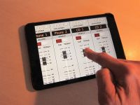 GlassEFingerOnPadTouchScreen 670